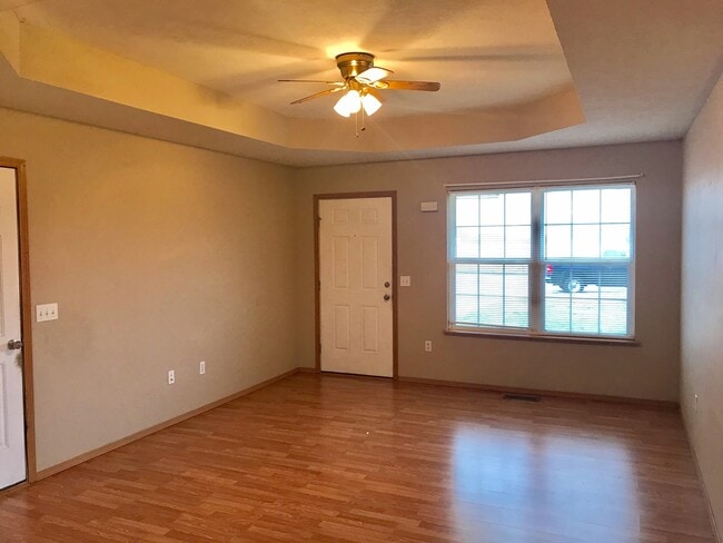 606 W Kimberly Ct in Clever, MO - Building Photo - Building Photo