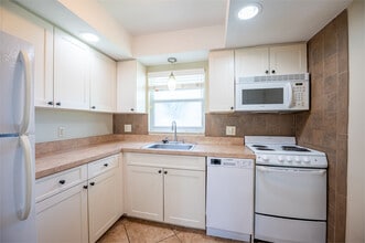 Casa Corsicana in Seminole, FL - Building Photo - Interior Photo