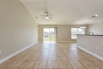 42 Magnolia Ln in Poinciana, FL - Building Photo - Building Photo