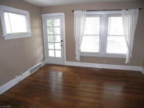 1681 Sunview Rd in Lyndhurst, OH - Building Photo - Building Photo