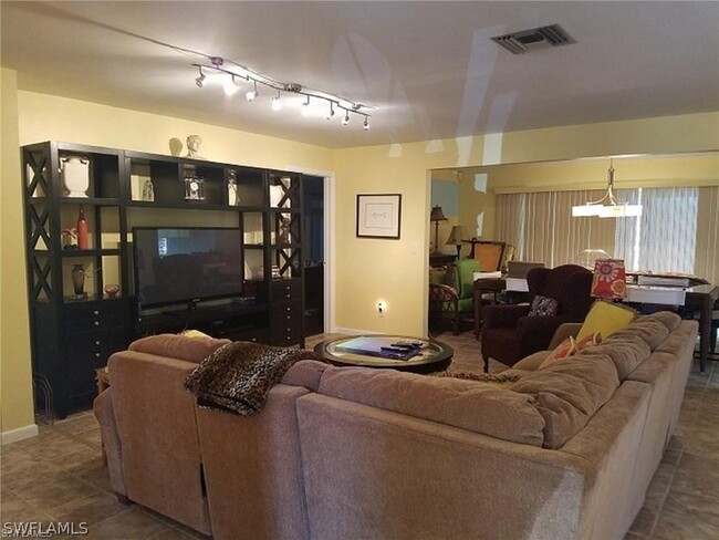 313 SE 16th Pl, Unit 1-237 in Cape Coral, FL - Building Photo - Building Photo