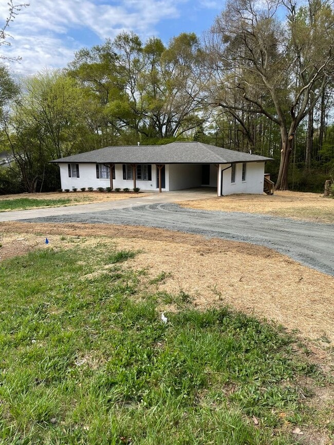1820 Lost Mountain Rd in Powder Springs, GA - Building Photo - Building Photo