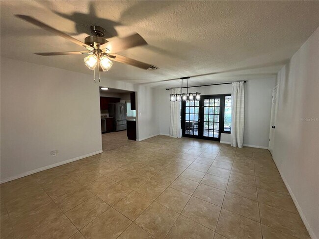422 Crosswinds Dr in Palm Harbor, FL - Building Photo - Building Photo