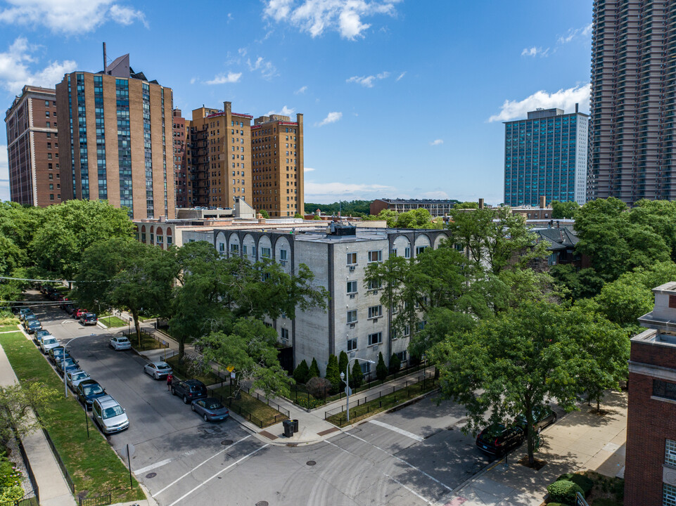 663 W Grace St in Chicago, IL - Building Photo