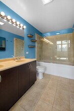511 W Division St, Unit 807 in Chicago, IL - Building Photo - Building Photo
