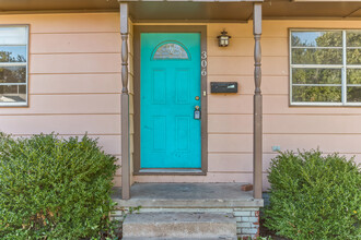 306 E Jacobs Dr in Midwest City, OK - Foto de edificio - Building Photo