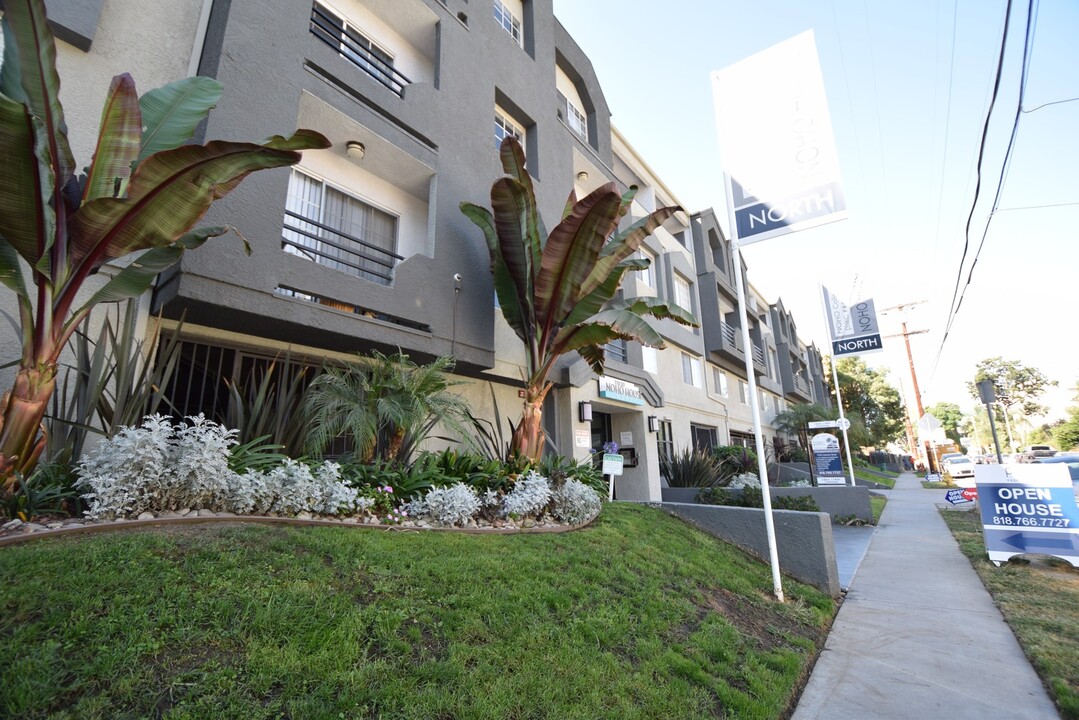 11030 Hartsook St, Unit 115 in Los Angeles, CA - Building Photo
