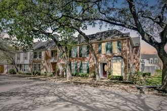 13240 Trail Hollow Dr in Houston, TX - Building Photo - Building Photo