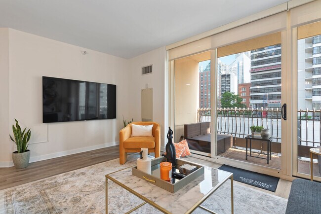 747 N Wabash Ave in Chicago, IL - Building Photo - Building Photo