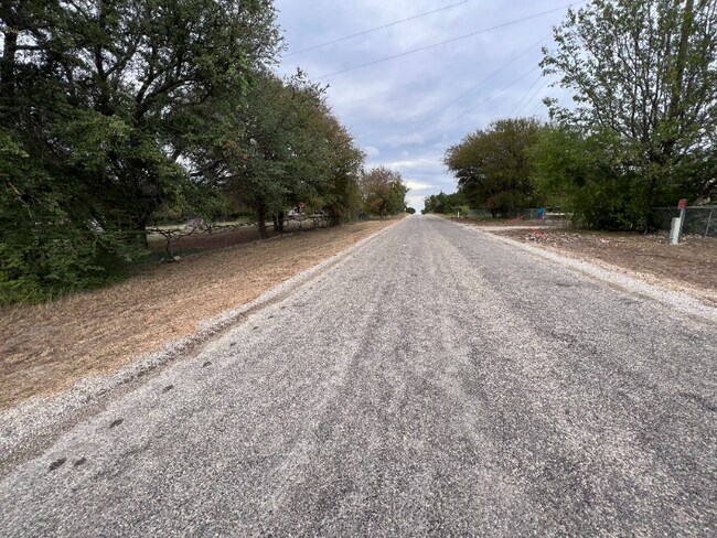 102 Cedar Creek Dr in Azle, TX - Building Photo - Building Photo