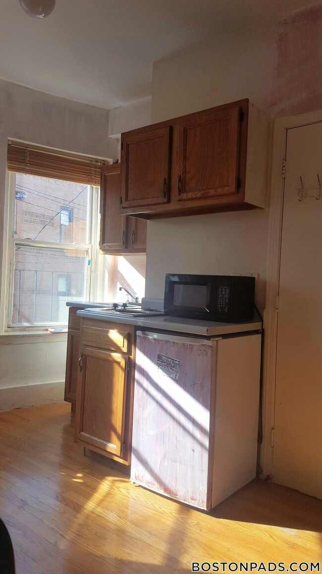 10 Wait St, Unit 201 in Boston, MA - Building Photo - Building Photo