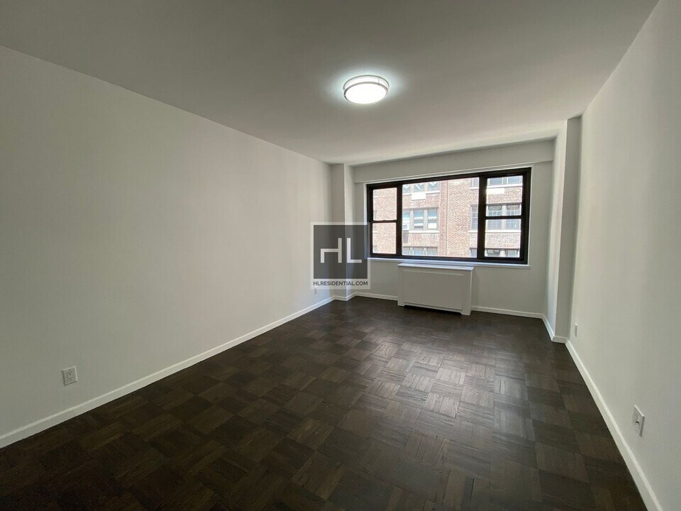 EAST 56 STREET in New York, NY - Building Photo