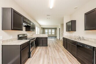 1923 Mosley Dr in Lancaster, TX - Building Photo - Building Photo