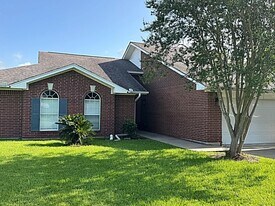 2312 Lisa Ln in West Orange, TX - Building Photo