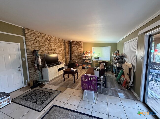 827 Contour Dr in Canyon Lake, TX - Building Photo - Building Photo