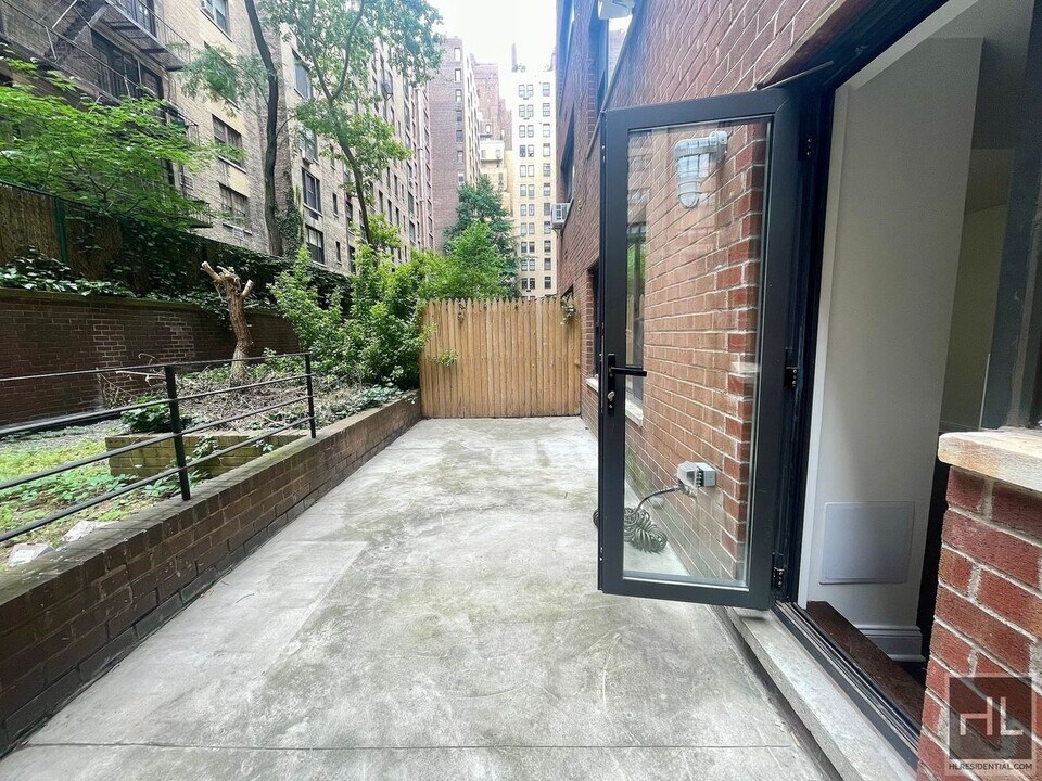 EAST 56 STREET in New York, NY - Building Photo