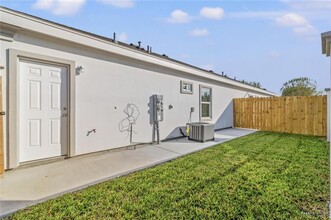 1208 Shavano Dr in Edinburg, TX - Building Photo - Building Photo