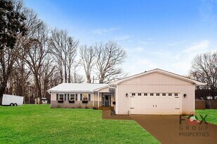 305 Camelot Dr in Statesville, NC - Building Photo