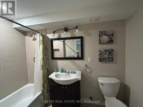 5147 Angel Stone Dr in Mississauga, ON - Building Photo - Building Photo