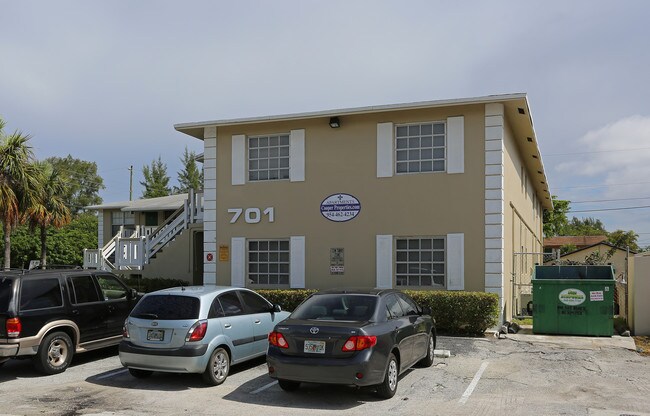701 NE 13th Ct in Fort Lauderdale, FL - Building Photo - Building Photo