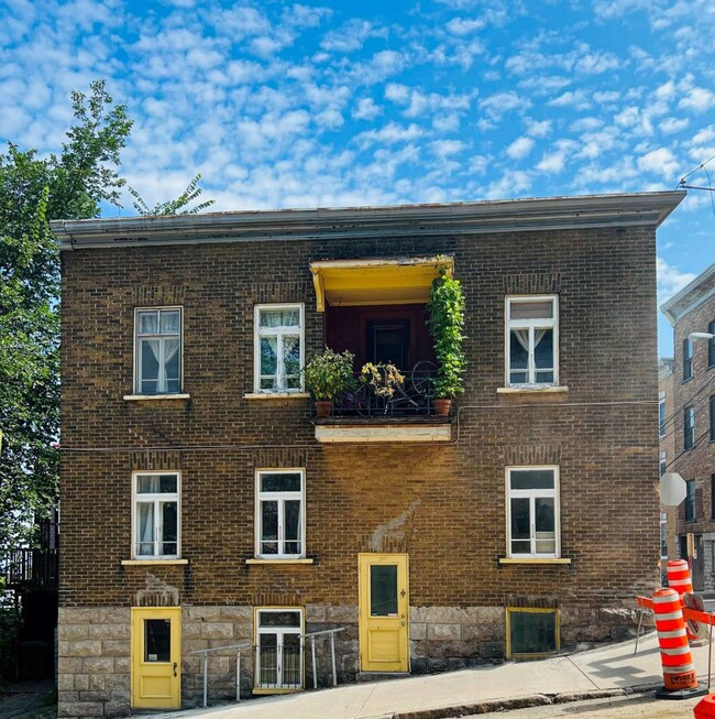 895-899 De Claire-Fontaine Rue in Québec, QC - Building Photo - Building Photo