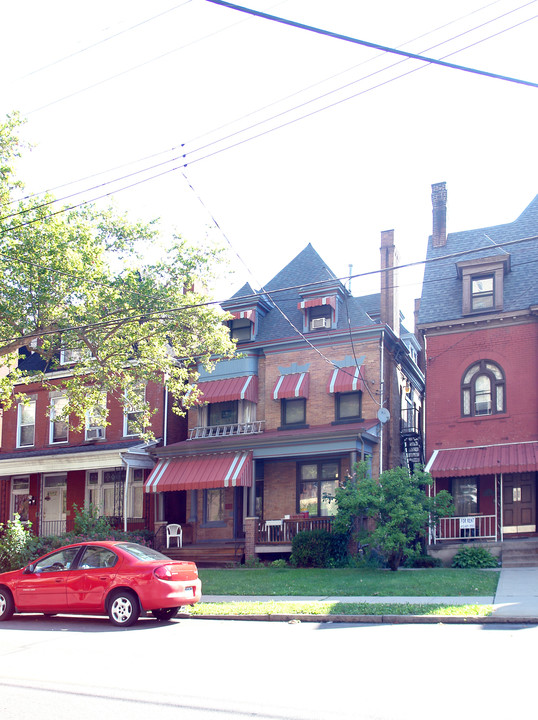 352 N Craig St in Pittsburgh, PA - Building Photo