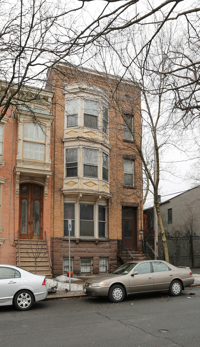 136 Chestnut St in Albany, NY - Foto de edificio - Building Photo