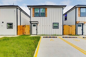 8218 Bigwood St in Houston, TX - Building Photo - Building Photo