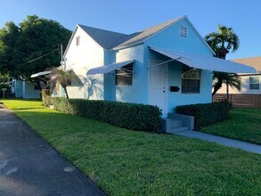 310 SW 2nd Ave in Dania Beach, FL - Building Photo - Building Photo