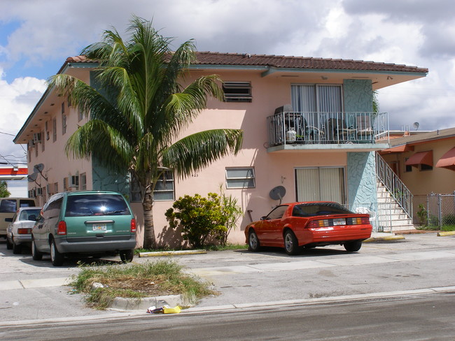 425 E 24th St in Hialeah, FL - Building Photo - Building Photo