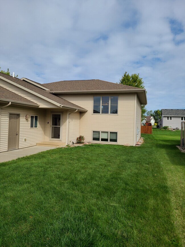 5104 W 34th St N in Sioux Falls, SD - Building Photo - Building Photo