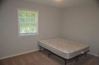 323 Vineyard Park Ct in Winston-Salem, NC - Foto de edificio - Building Photo