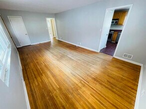 5624 Lake St in Omaha, NE - Building Photo - Building Photo