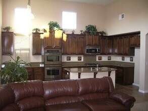 7017 Rio Tamega Dr in Elk Grove, CA - Building Photo - Building Photo