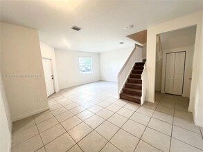 1684 SE 26th Ter in Homestead, FL - Building Photo - Building Photo