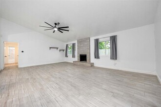 11502 Lansbury Dr in Houston, TX - Building Photo - Building Photo