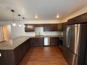 301 15th St SW in Minot, ND - Building Photo - Building Photo