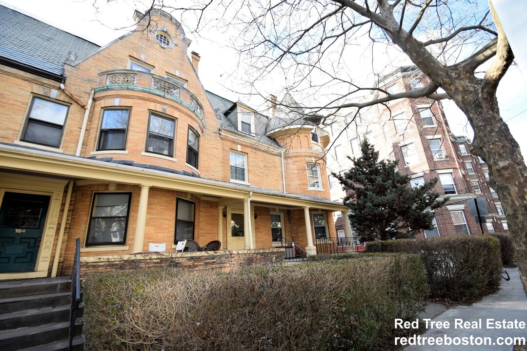 186 Naples Rd, Unit 3 in Brookline, MA - Building Photo