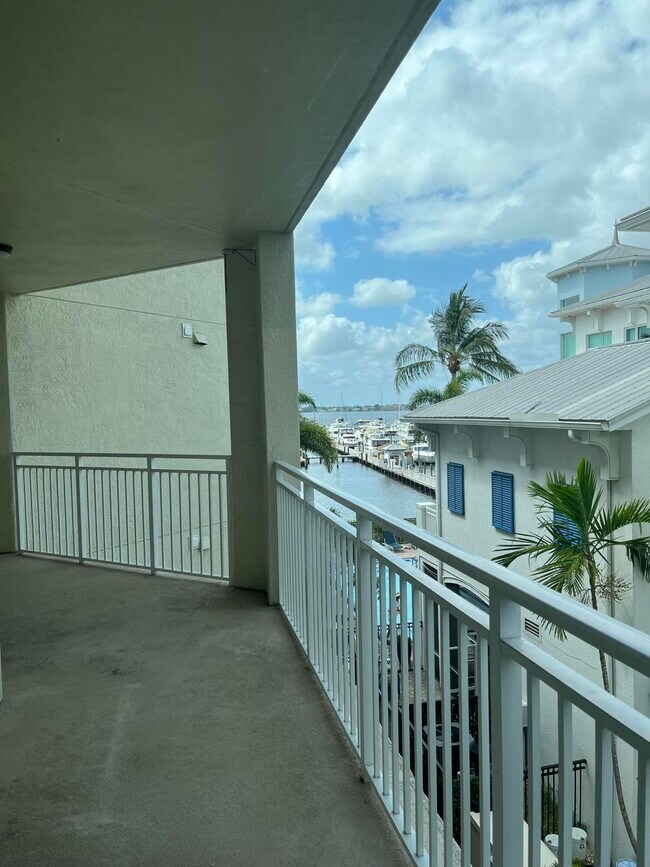975 NW Flagler Ave-Unit -307 in Stuart, FL - Building Photo - Building Photo
