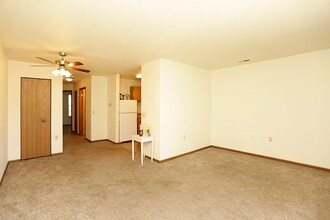 PARK MEADOW APARTMENTS in Gaylord, MI - Building Photo - Building Photo