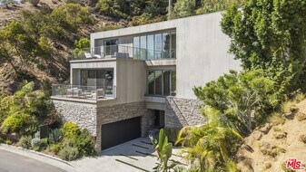 2756 Westshire Dr in Los Angeles, CA - Building Photo