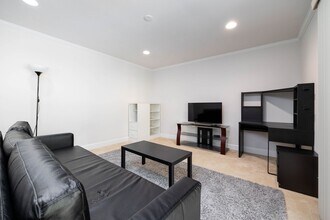 8509 Villa La Jolla Dr in San Diego, CA - Building Photo - Building Photo
