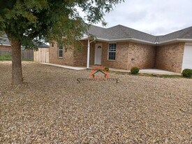 4624 Sandstone Dr in Clovis, NM - Building Photo