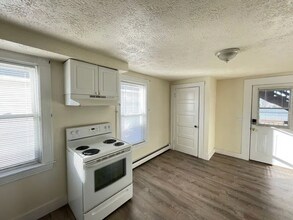 214 Kelley St in Manchester, NH - Building Photo - Building Photo