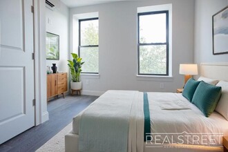 Super Bright 2 BED w LAUNDRY IN-Unit!, Unit 3R in Brooklyn, NY - Building Photo - Building Photo