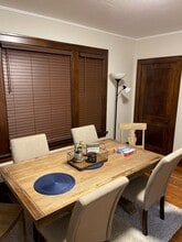 712 Broad St, Unit B in St. Joseph, MI - Foto de edificio - Building Photo