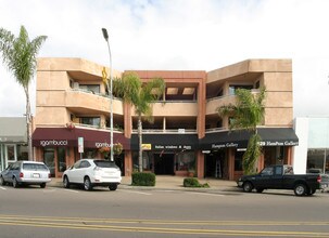 Girard Square in La Jolla, CA - Building Photo - Building Photo