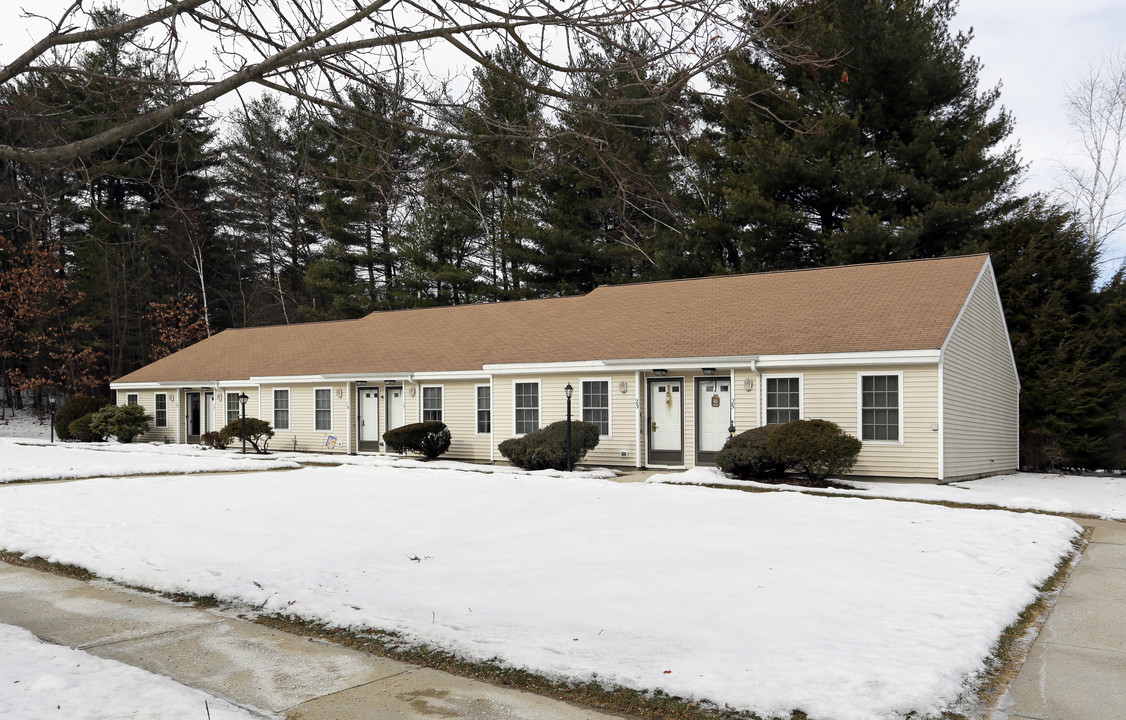 Pine Village Estates in Bedford, NH - Building Photo