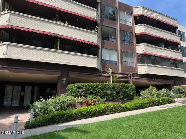 1745 Camino Palmero St in West Hollywood, CA - Building Photo