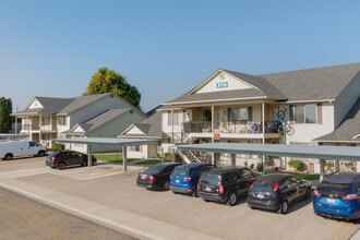 Baycrest Village in Caldwell, ID - Foto de edificio - Building Photo